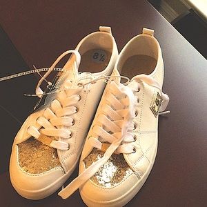 Guess white tennis shoes with gold glittery toe